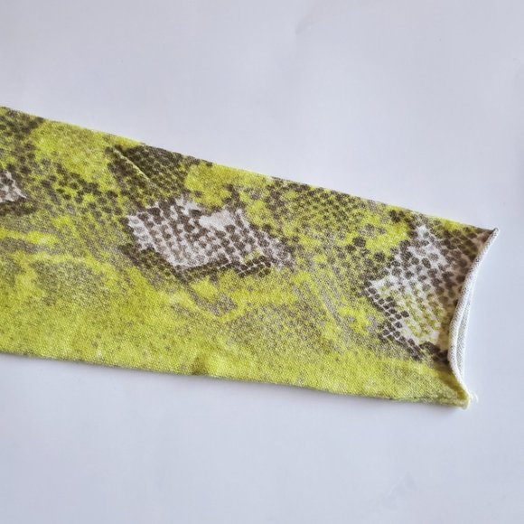 Old Navy Women's Long Sleeve Snake skin Print Sweater, Neon, Small - Picture 7 of 7
